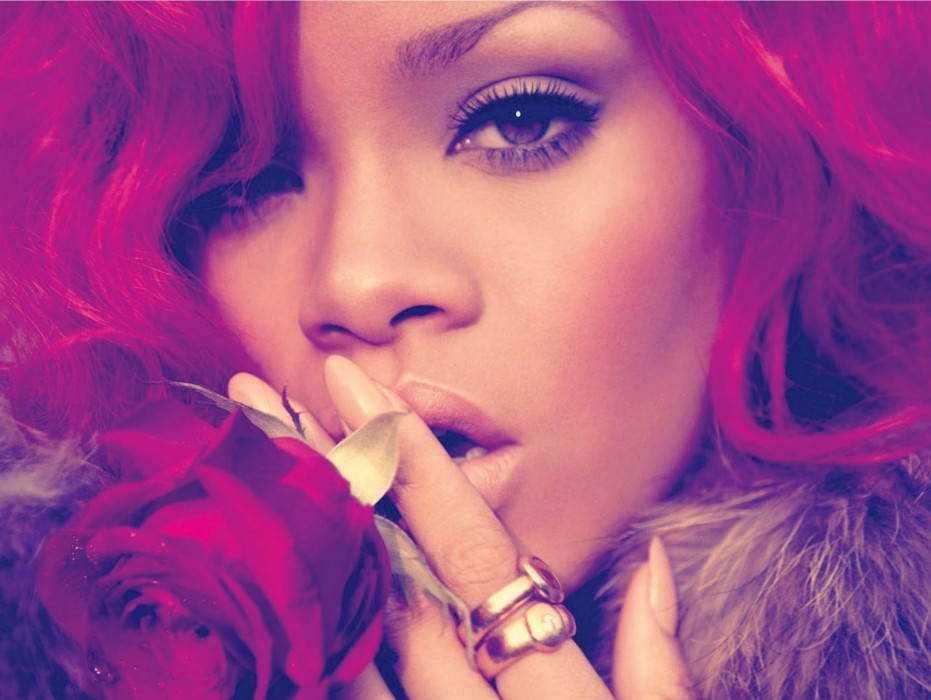 Rihanna-Loud-Album-Booklet