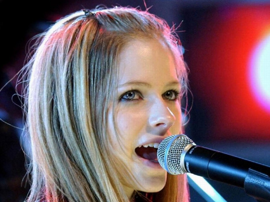 Avril Lavigne śpiewa Nickelback