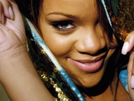 Rihanna przeklina za kulisami O2