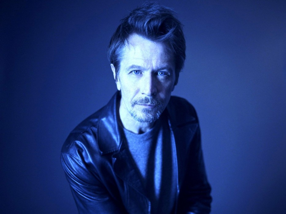 Gary Oldman księdzem u Davida Bowiego