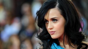 Katy Perry uderzona w twarz i zrzucona ze schodów