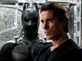 Christian Bale tłumaczy się z głosu Batmana